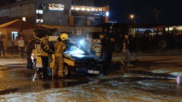Seyir halindeyken alev alan otomobilin yanması kamerada