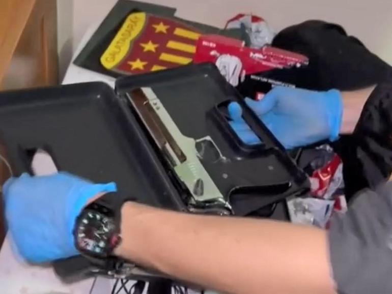 Fatih’te döviz bürosuna silahlı saldırı düzenleyen 3 şüpheli gözaltında