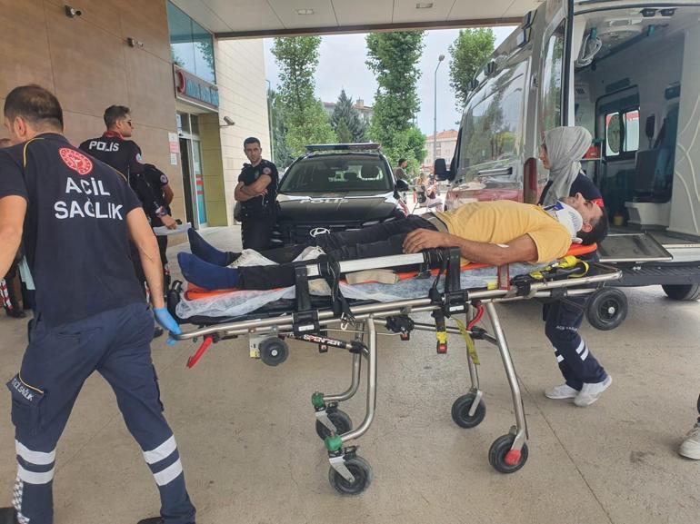 Bursa’da otomobil ile kamyonet kafa kafaya çarpıştı; 6 yaralı