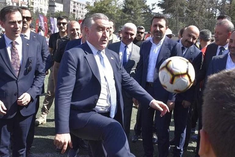 Bakan Bak, Van Gölünde tekne turu yaptı