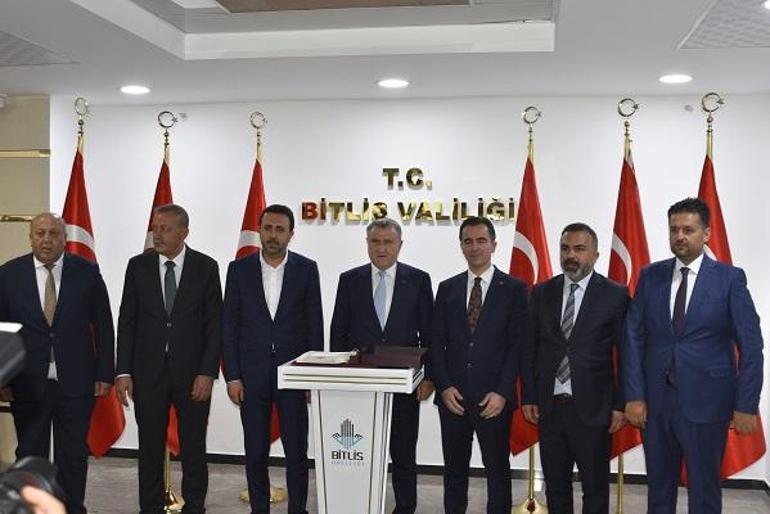 Bakan Bak, Van Gölünde tekne turu yaptı