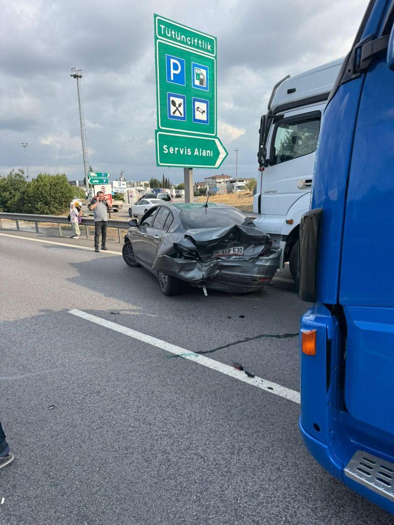 TEM’de 5 aracın karıştığı zincirleme kaza trafiği aksattı