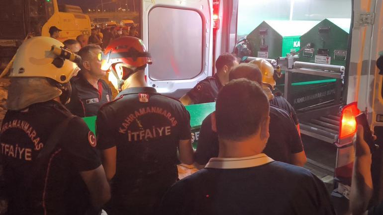 Kahramanmaraşta ağır hasarlı bina yıkılırken çöktü, enkaz altında kalan operatör öldü