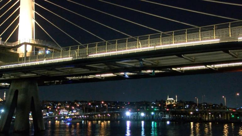 Beyoğlunda, köprüden denize düşen kişi için arama çalışmaları başlatıldı