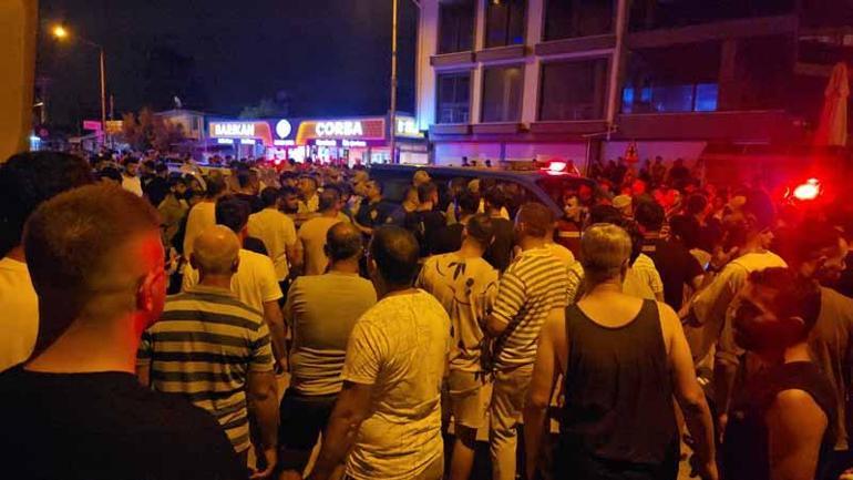 Hatayda taşkınlık çıkarıp, 1 kişiyi bıçakladılar; linçten ekipler kurtardı