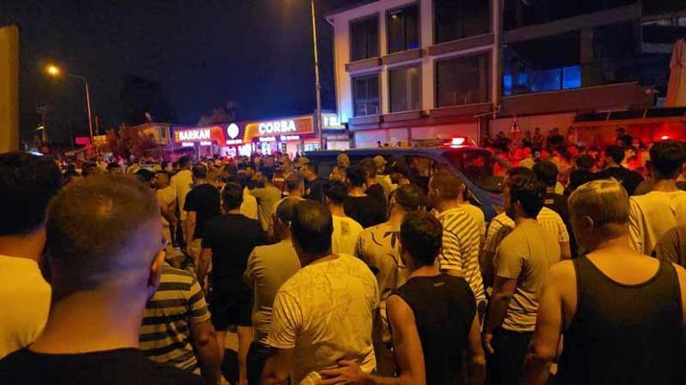 Hatayda taşkınlık çıkarıp, 1 kişiyi bıçakladılar; linçten ekipler kurtardı