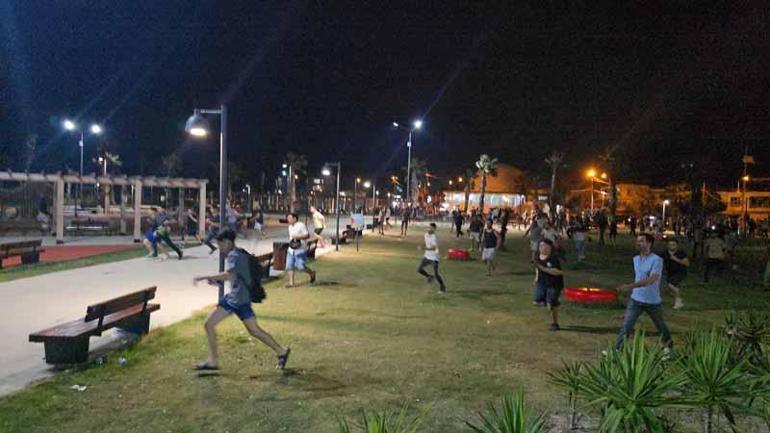 Hatayda taşkınlık çıkarıp, 1 kişiyi bıçakladılar; linçten ekipler kurtardı