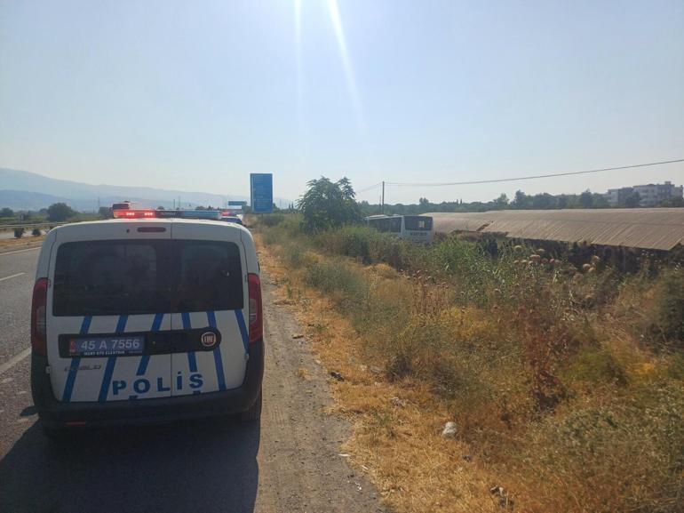 Manisada yolcu otobüsü fabrikanın bahçesine girdi: 3 yaralı