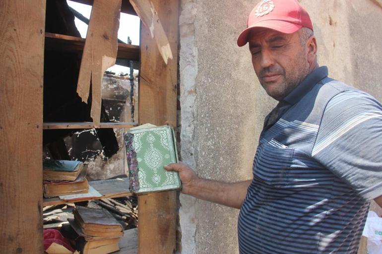 Çanakkale’deki yangında tüm eşyaların yandığı evde Kur’an-ı Kerim zarar görmedi