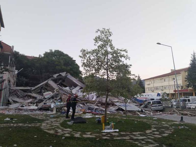 Sındırgı’da 6.1’lik depremde yıkılan ve hasar gören binalar havadan görüntülendi