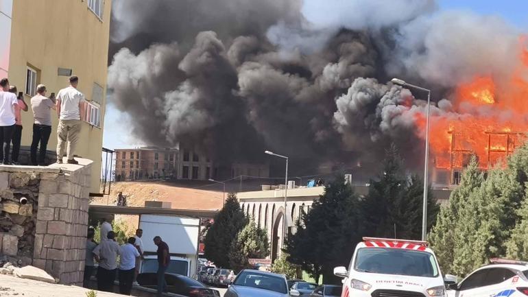 Kahramanmaraşta lojman inşaatında yangın