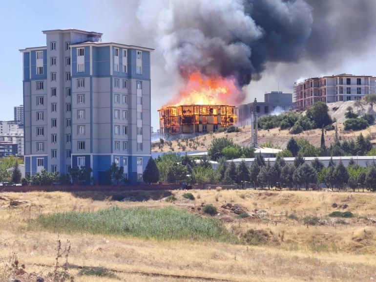 Kahramanmaraşta lojman inşaatında yangın