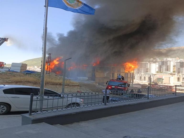 Kahramanmaraşta lojman inşaatında yangın