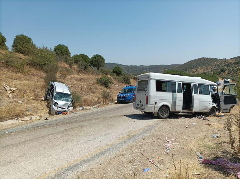 İncir işçilerini taşıyan minibüs kaza yaptı: 8 yaralı