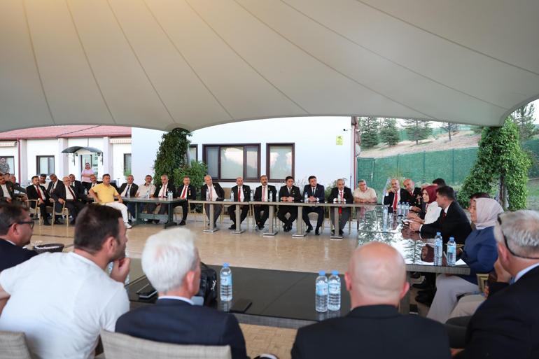 Bakan Göktaş, şehit yakınları ve gazilerle bir araya geldi