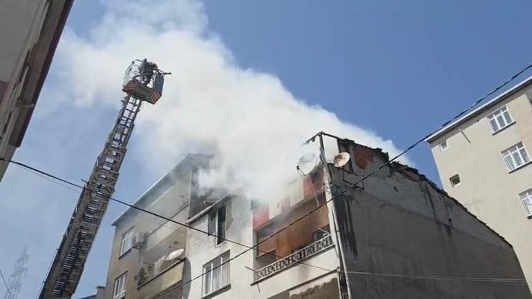Küçükçekmecede 4 katlı binada yangın