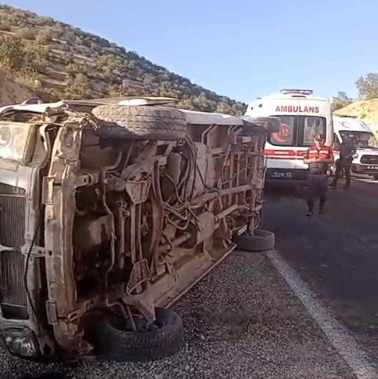 Adıyamanda, tarım işçilerini taşıyan minibüs devrildi: 23 yaralı