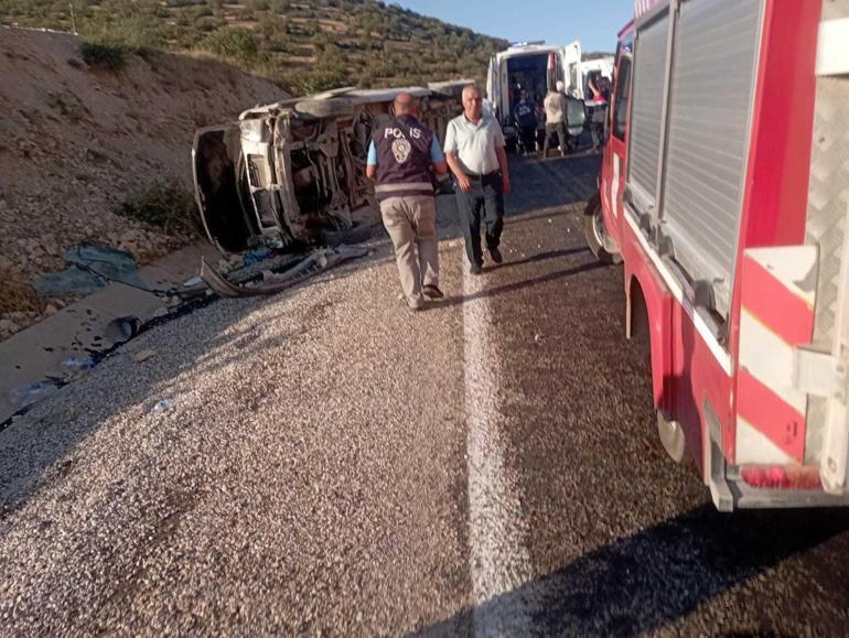 Adıyamanda, tarım işçilerini taşıyan minibüs devrildi: 23 yaralı