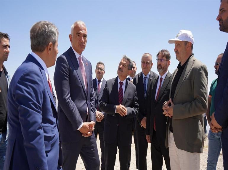 Bakan Ersoy: Yıl sonu hedefimiz olan 64 milyar dolarlık turizm gelirine emin adımlarla ilerliyoruz