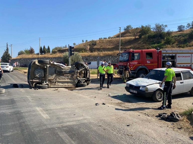 Ambulansla otomobilin çarpıştığı ölümlü kaza kamerada
