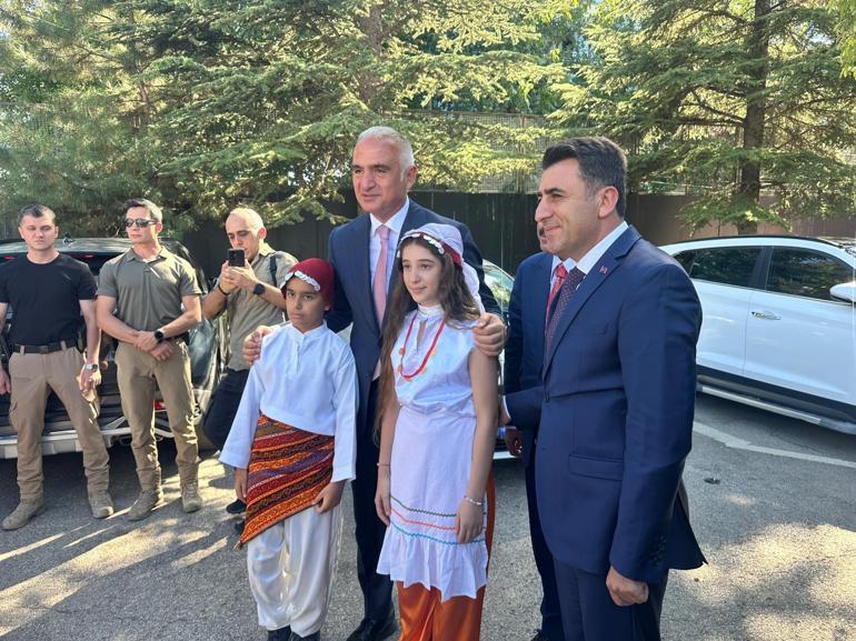 Bakan Ersoy: Yıl sonu hedefimiz olan 64 milyar dolarlık turizm gelirine emin adımlarla ilerliyoruz