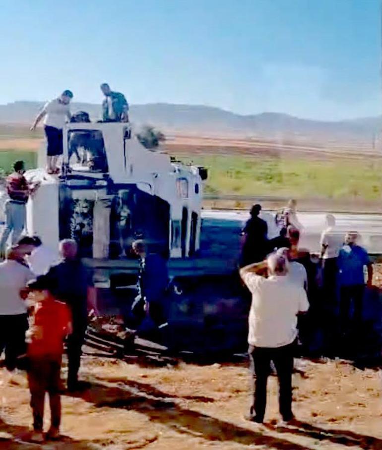 Devrilen TIR’ın şoförü yaralandı, yolda uzun araç kuyruğu oluştu