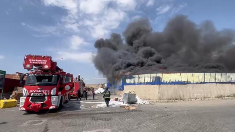 Eskişehir’de fabrikada çıkan yangın, 2 fabrikaya daha sıçradı