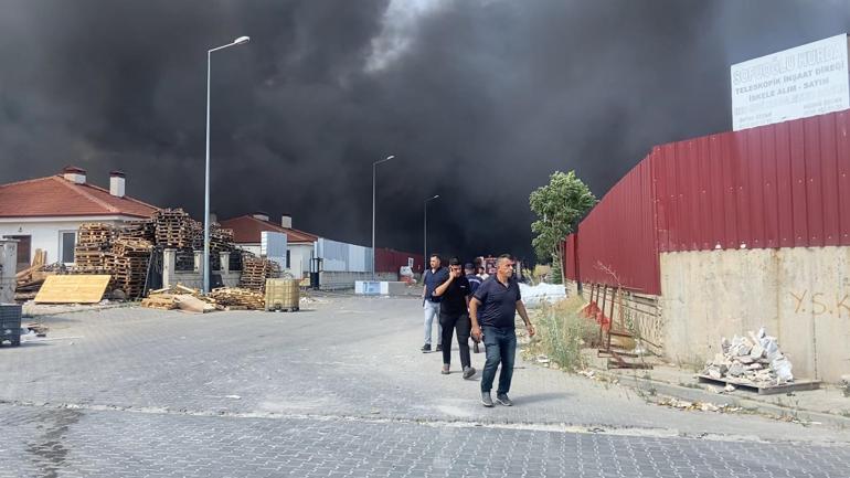 Eskişehir’de fabrikada çıkan yangın, 2 fabrikaya daha sıçradı