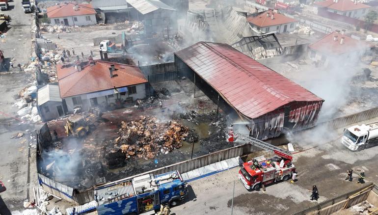 Eskişehir’de fabrikada çıkan yangın, 2 fabrikaya daha sıçradı