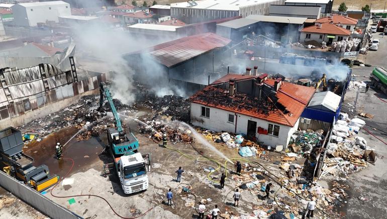 Eskişehir’de fabrikada çıkan yangın, 2 fabrikaya daha sıçradı