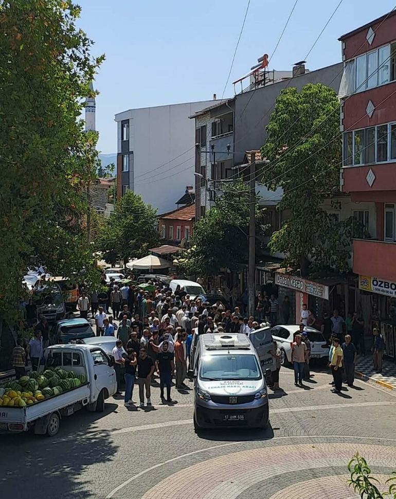 Çanakkalede iki otomobilin çarpıştığı kazada ölen 6 kişinin kimlikleri belirlendi