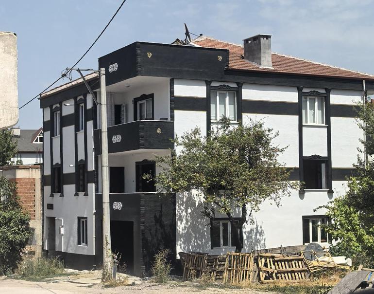 Terastan düşen 17 yaşındaki Kader ağır yaralandı