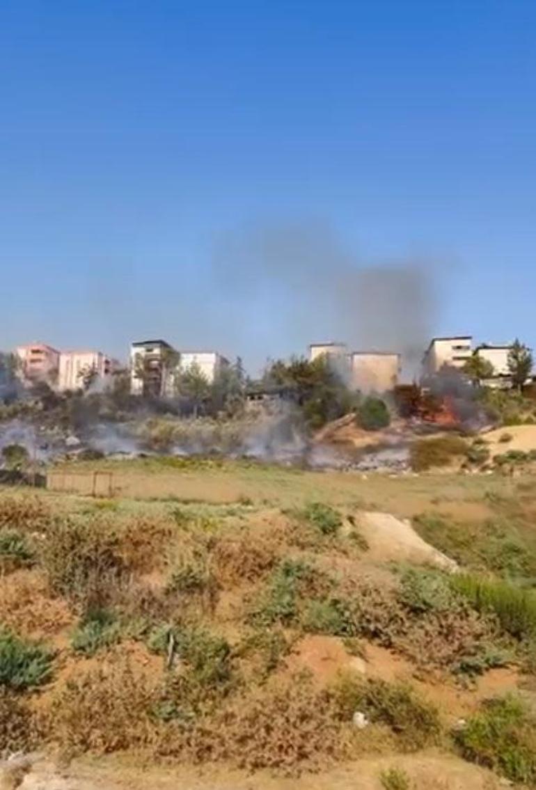 Adanada mahalleliyi tedirgin eden yangın kontrol altında