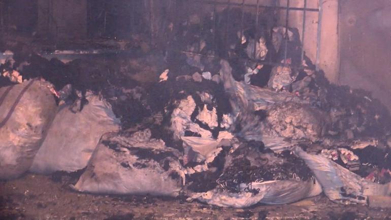 Avcılarda, çorap atölyesi alev alev yandı