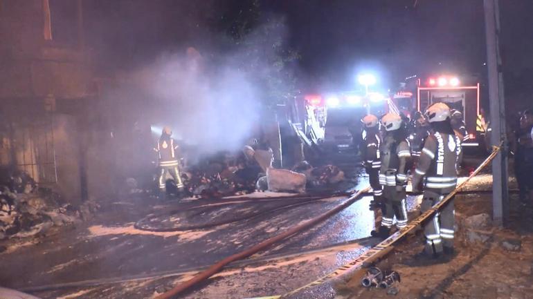 Avcılarda, çorap atölyesi alev alev yandı