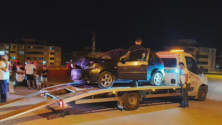 3 otomobilin karıştığı kaza kamerada; 1i çocuk, 3 yaralı