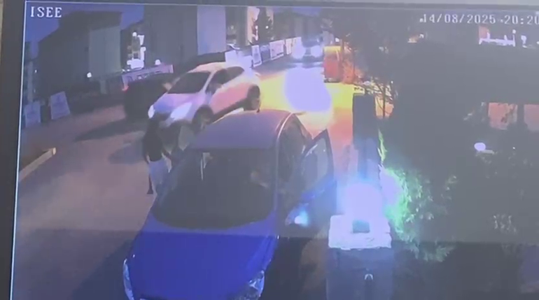 3 otomobilin karıştığı kaza kamerada; 1i çocuk, 3 yaralı