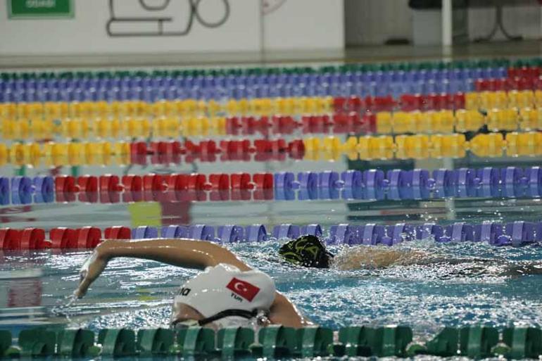 Tek bacakla yüzmede Avrupa ikincisi olan İrem ve Melisa’nın hedefi olimpiyatlar