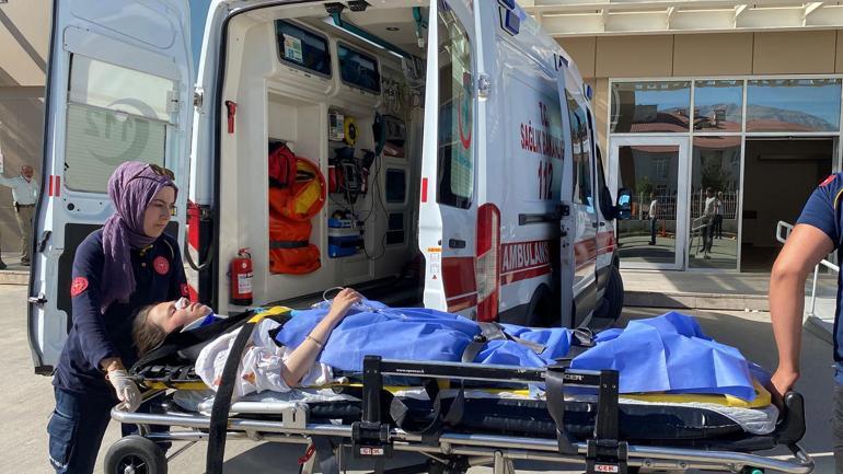 Erzincanda iki otomobil çarpıştı: 1 çocuk 3 ölü, 6 yaralı