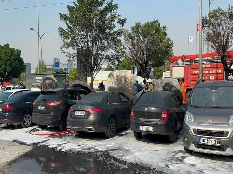AVM’nin otoparkında çıkan yangında 8 araç zarar gördü