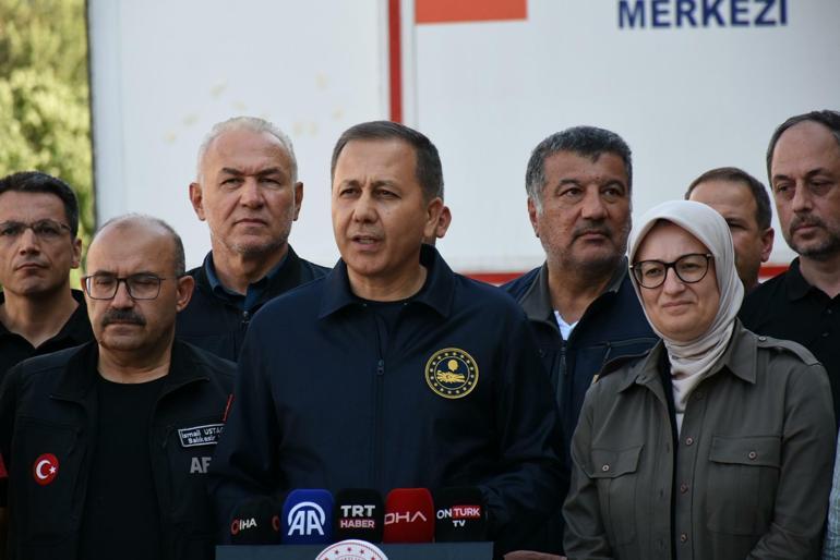 Bakan Yerlikaya, depremin vurduğu Balıkesirde