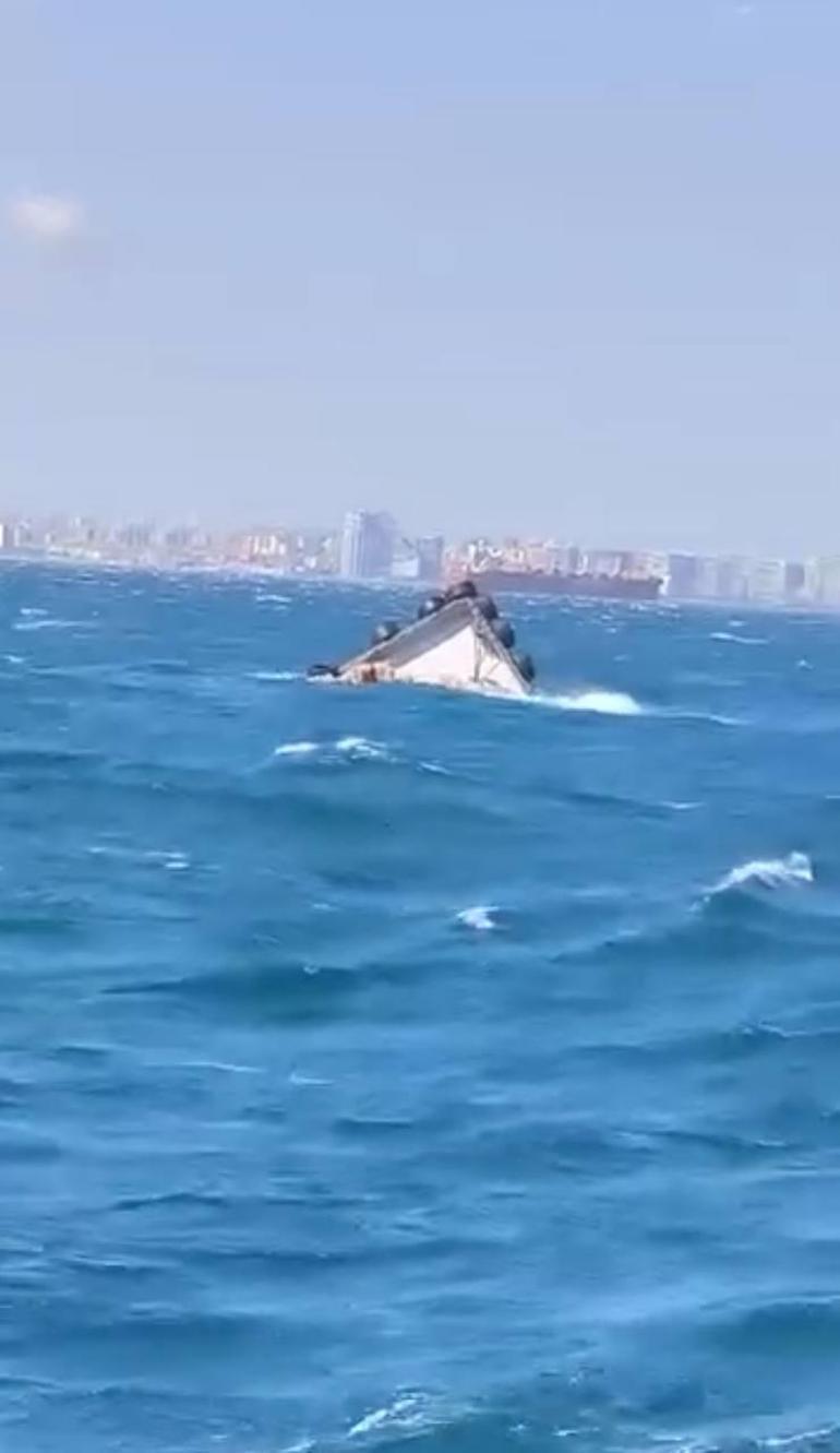 Zeytinburnu’nda alabora olan tekne battı: 4 kişi kurtarıldı