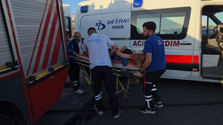 Ümraniyede servis midibüsü devrildi: 8 yaralı