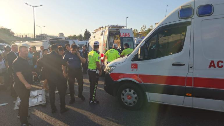 Ümraniyede servis midibüsü devrildi: 8 yaralı