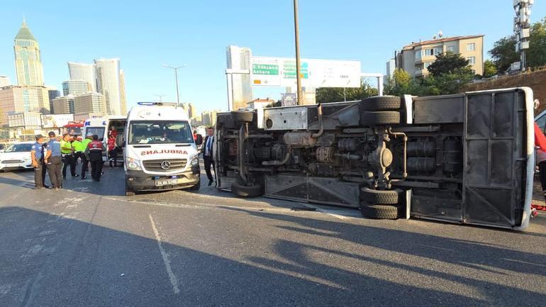 Ümraniyede servis midibüsü devrildi: 8 yaralı