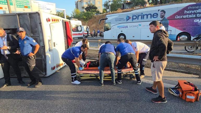 Ümraniyede servis midibüsü devrildi: 8 yaralı