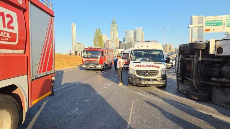 Ümraniyede servis midibüsü devrildi: 8 yaralı