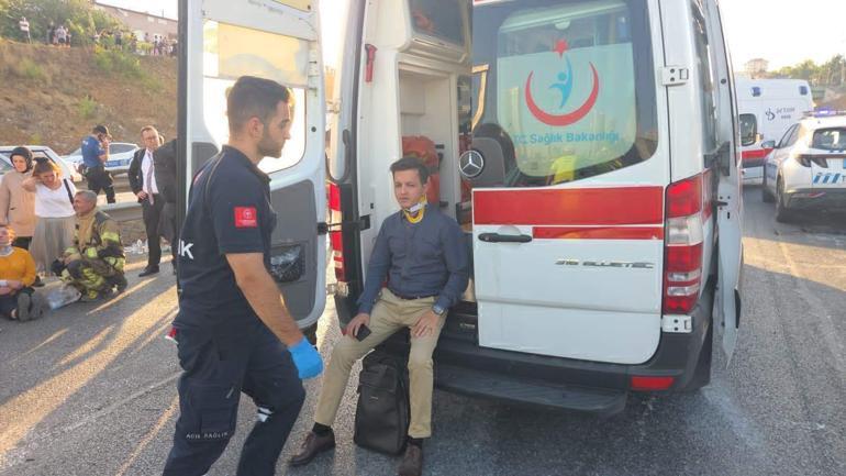 Ümraniyede servis midibüsü devrildi: 8 yaralı