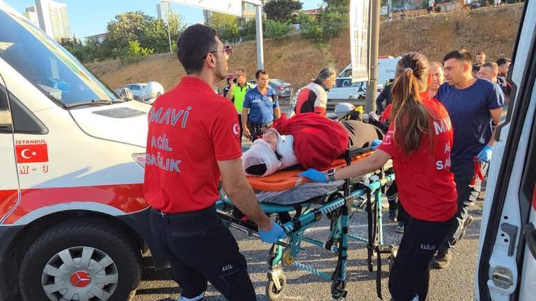 Ümraniyede servis midibüsü devrildi: 8 yaralı