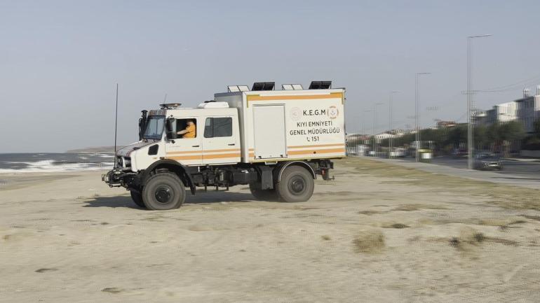 Arnavutköyde yasağa rağmen denize giren kişi kayboldu